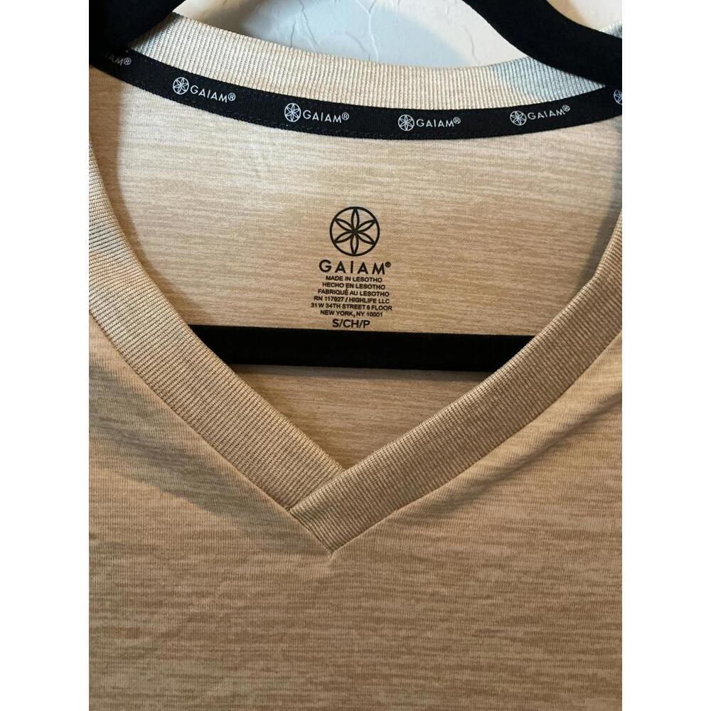 Gaiam Everyday Basic V Neck Top - Picture 4 of 4